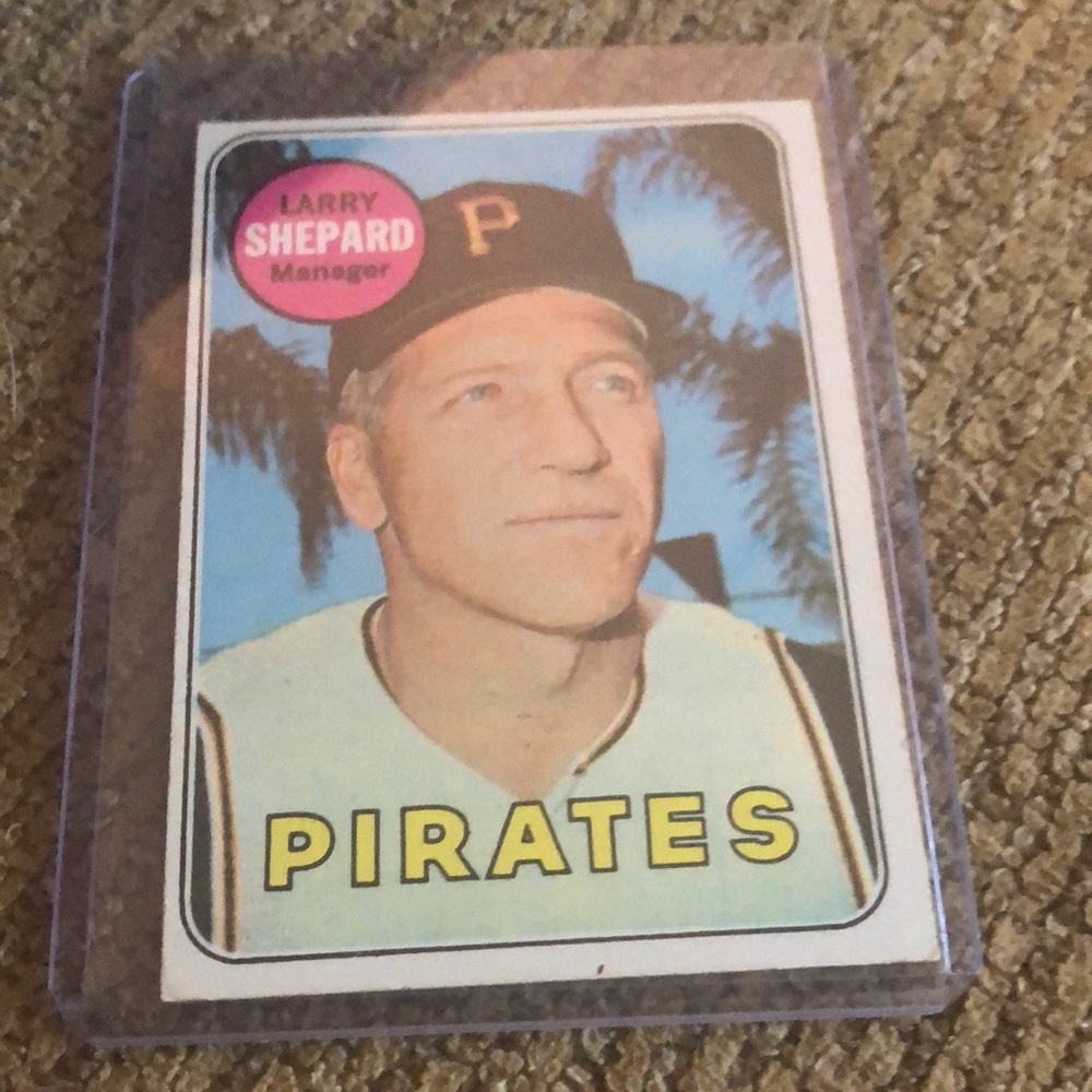 4 Topps baseball cards in very good condition
